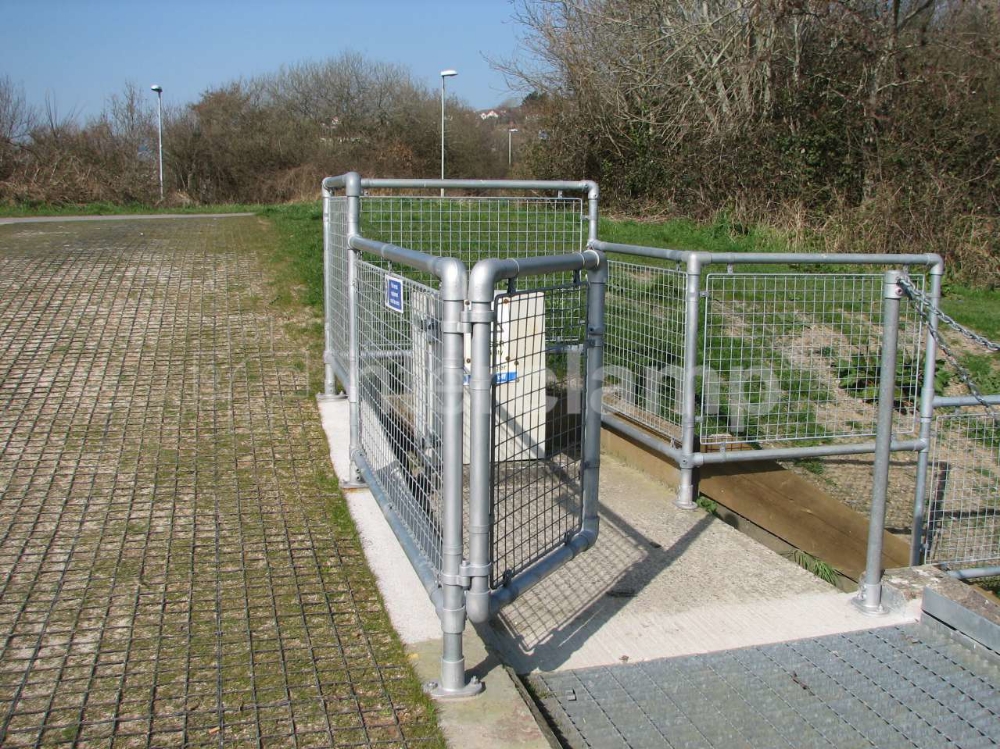 Handrail surrounding culvert built with Interclamp tube clamp fittings